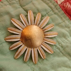 Vintage Brooch Big Daisy Flower Locket Trinket Perfume Pin Enamel 1960s Avon